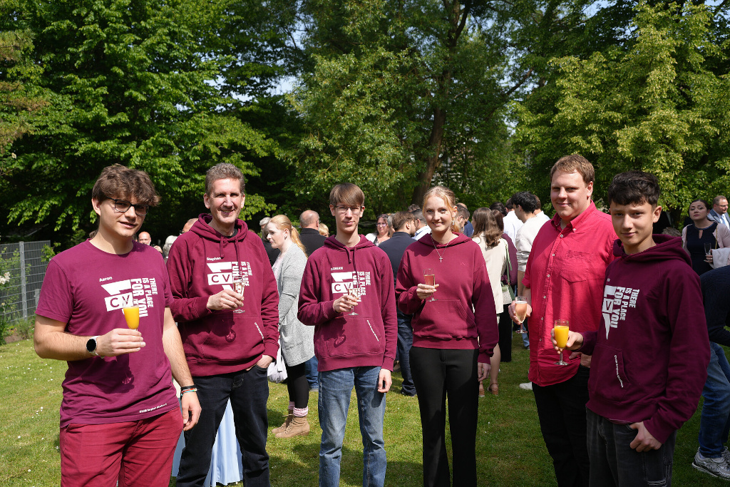 Echo of Hope mit GastmusikerIn Sophie und Thomas auf der Konfirmation am 10.05.2026